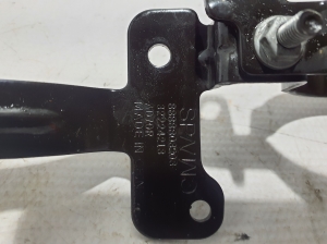 VOLVO XC40 (2017–2026) Circulation pump bracket 32224211 - 3