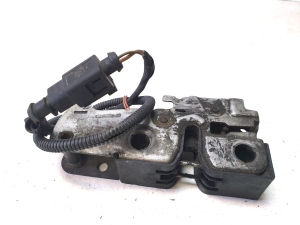 Volkswagen Golf V (2003–2009) Hood latch - 2