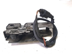 Volkswagen Golf V (2003–2009) Hood latch - 3