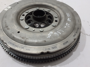 VOLVO XC40 (2017–2026) Clutch flywheel 31367653 - 2