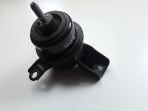 Hyundai i20 (2014–2026) Engine mount 218121J000 - 3