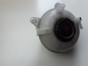 AUDI Q2 (2016–2026) Coolant reservoir 5Q0121407M - 3
