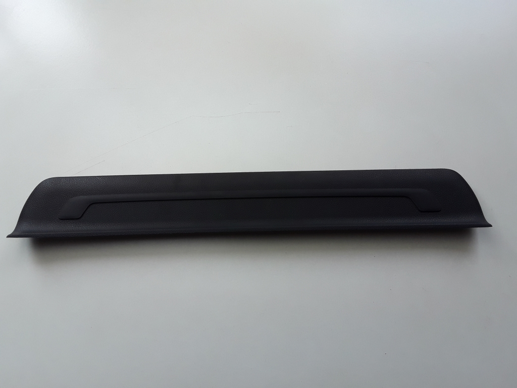 Kia Sportage (2016–2021) Inner sill trim 85874F1000 Kia Sportage (2016–2021) Inner sill trim 85874F1000