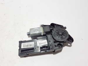 RENAULT Scenic (2009–2015) Front door window regulator motor 807319718R - 3
