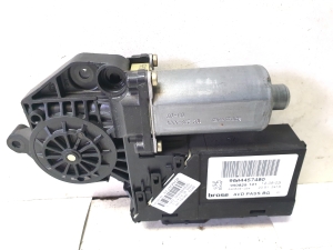 Peugeot 307 I (2000–2009) Front door window regulator motor 9634457480 - 4