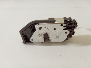 Rear side door lock - 7202148