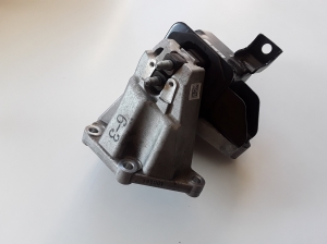 Kia Sportage (2016–2021) Engine mount 21830D9700 - 2