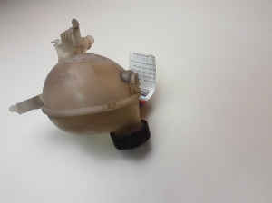 Peugeot 208 (2012–2019) Coolant reservoir 9800777280 - 4