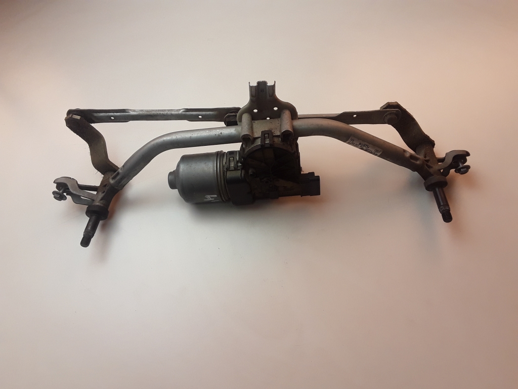 Peugeot 208 (2012–2019) Windshield wiper mechanism and its parts 9673222580 Peugeot 208 (2012–2019) Windshield wiper mechanism and its parts 9673222580