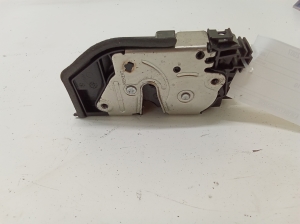 Rear side door lock - 7202148