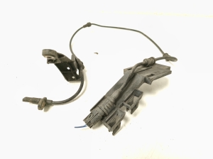 Mercedes Benz A-Class 176 (2012–2018) ABS-Sensor vorne A2465402510 - 3