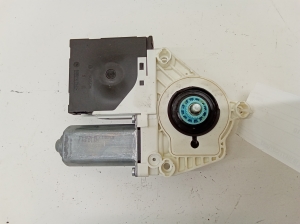 Fensterhebermotor vorne - 1P0837402D