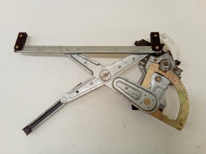 Rear side door window regulator - 834603E000