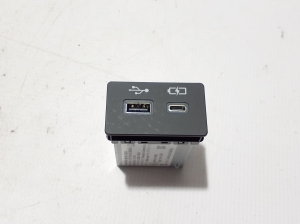 USB-Anschluss - 8619078020