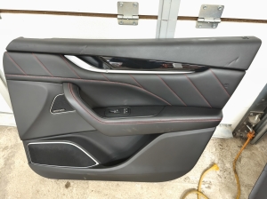 Maserati Levante (2016–2026) Salons un tā detaļas - 12