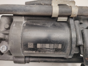 Mercedes Benz CLS-Class 218 (2011–2018) Air suspension compressor A2123200404 - 4