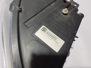 VOLVO XC40 (2017–2026) Scheinwerfer vorne 32228550 - 2