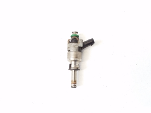   Fuel injector  -  