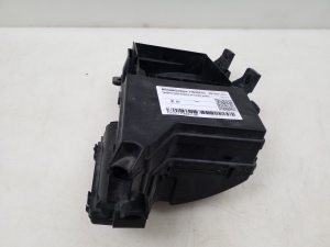 Sicherungskastengehäuse unter der Motorhaube