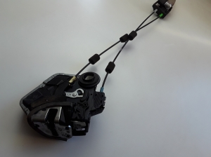 TOYOTA RAV 4 A4 (2012–2018) Rear side door lock 6906012410 - 3