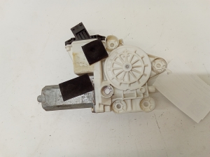 Opel Vectra C (2002–2008) Front door window regulator motor 9178987 - 2