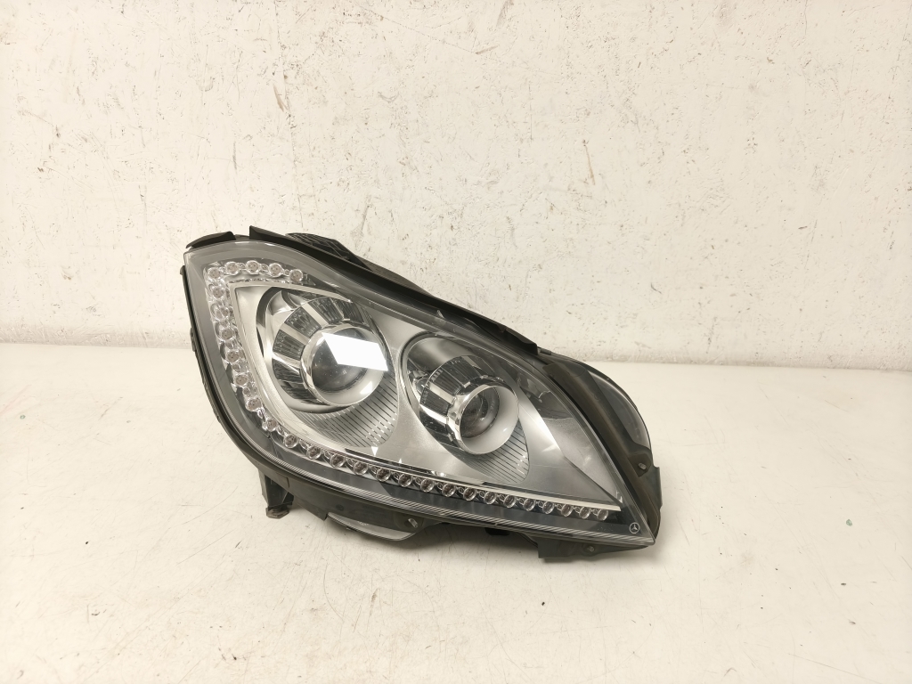 Mercedes Benz CLS-Class 218 (2011–2018) Scheinwerfer vorne A2188201859 Mercedes Benz CLS-Class 218 (2011–2018) Scheinwerfer vorne A2188201859