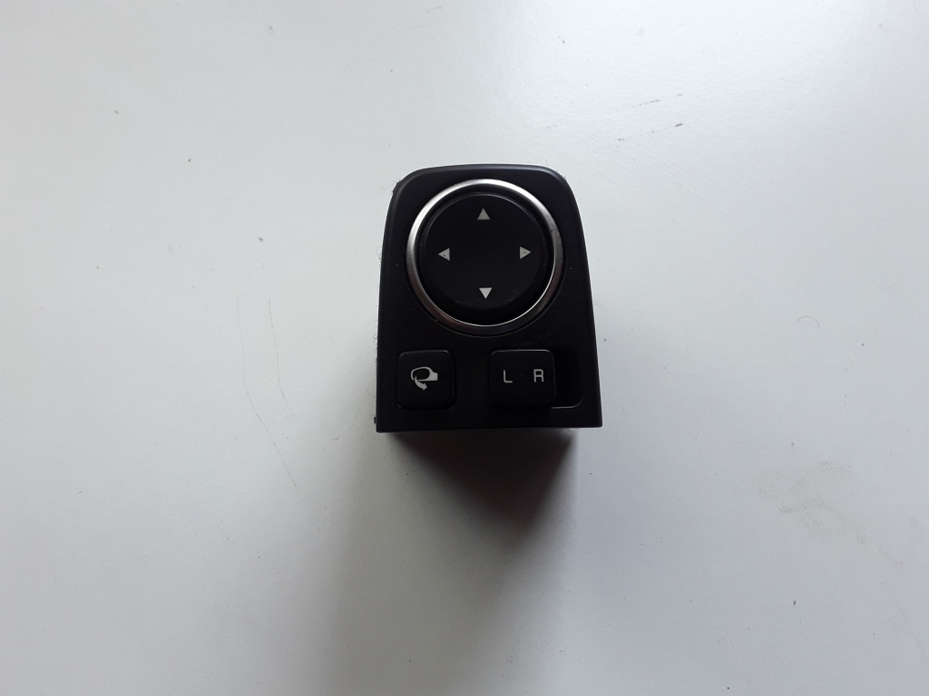 Kia Sportage (2016–2021) Mirror control switch 93530J7000 Kia Sportage (2016–2021) Mirror control switch 93530J7000