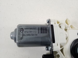 Mercedes Benz CLA-Class W118 (2019–2026) Esiukse aknatõstuki mootor A0009061507 - 3