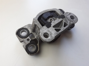 VOLVO S60 II (2010–2018) Mootoripadi 31316875 - 4