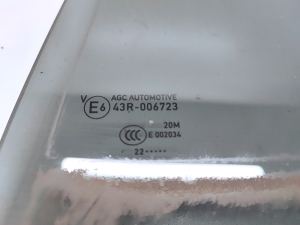 Peugeot 2008 P24 (2019–2026) Rear side door glass - 2