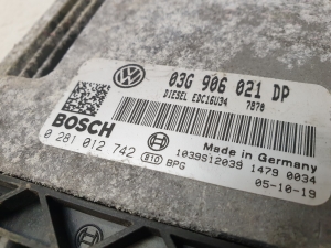 Volkswagen Passat B6 (2005–2010) Motorsteuergerät 03G906021DP - 2