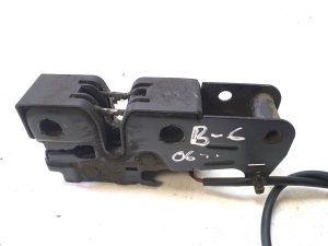 Volkswagen Passat B6 (2005–2010) Hood latch 823509D - 2