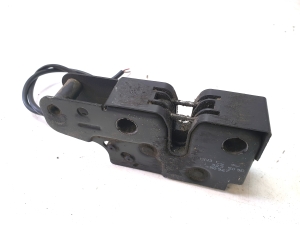 Volkswagen Passat B6 (2005–2010) Hood latch 823509D - 3