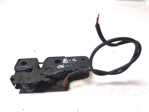 Volkswagen Passat B6 (2005–2010) Hood latch 823509D - 4
