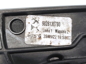 Peugeot 2008 P24 (2019–2026) Front door window regulator 9828130780 - 2