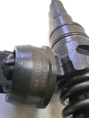 Volkswagen Passat B6 (2005–2010) Kütusepihusti 038130073AG - 3