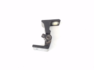   Charnière inférieure de porte avant  - 8K0831401K 
