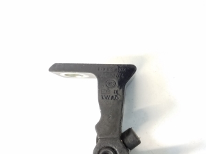 Porsche Cayenne (2010–2017) Front door lower hinge 8K0831402K - 2