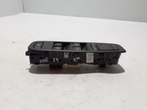 Dacia Duster (2017–2024) Front door glass switch 809617787R - 2