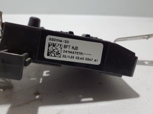 Dacia Duster (2017–2024) Plussjuhtme klemm 241148757R - 4