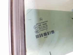 Mercedes Benz E-Class W207 (2009–2017) Seitenscheibe hinten (Karosserie) A2076700110 - 2