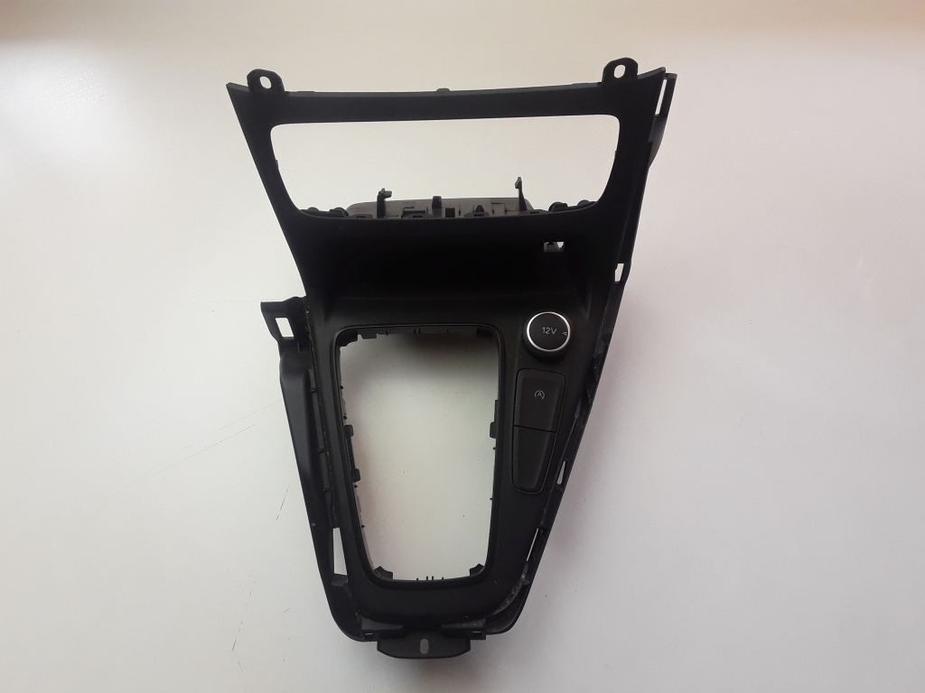 Ford Focus (2011–2018) Sonstiges Teil der Mittelkonsole F1EBA044H83B Ford Focus (2011–2018) Sonstiges Teil der Mittelkonsole F1EBA044H83B