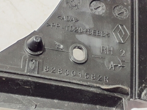 Dacia Duster P1310 (2024–2026) Sonstiges Teil der hinteren Seitentür 828301582R - 2