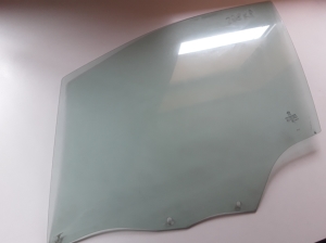 Peugeot 208 (2012–2019) Front door glass 9673360780 - 3