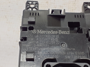Mercedes Benz S-Class 223 (2020–2026) Telefonilaadija A2239002830 - 3