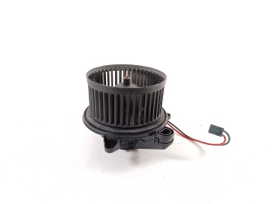 Mercedes Benz CLA-Class W118 (2019–2026) Salongi puhuri mootor A2478308400 - 3