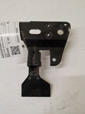 Hood release handle on the hood - 8E0823480E