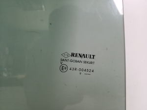 RENAULT Kadjar (2015–2026) Aizmugurējo sānu durvju stikls 823008201R - 3