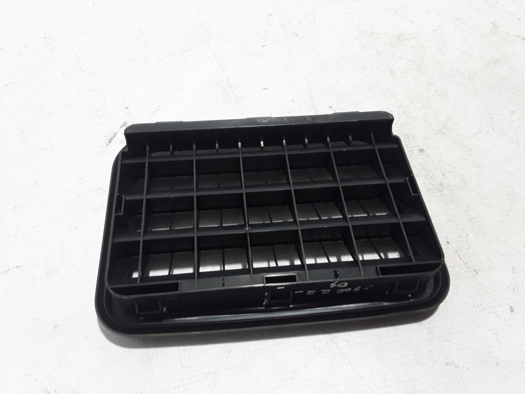 Mercedes Benz S-Class 223 (2020–2026) Tagumise poritiiva ventilatsioonivõre A2238303901 Mercedes Benz S-Class 223 (2020–2026) Tagumise poritiiva ventilatsioonivõre A2238303901
