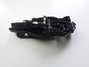 Alfa Romeo Giulia (2015–2026) Front door exterior handle bracket 50545349 - 5